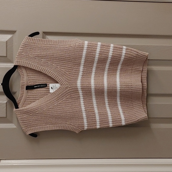 NWT Tan & White Striped Knit V-Neck Vest - Picture 1 of 10
